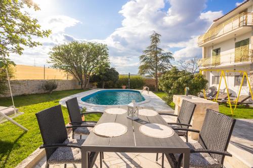 Apartman Tamara i Ante — 4-Star Luxury Hotel in Vrpolje, Croatia
