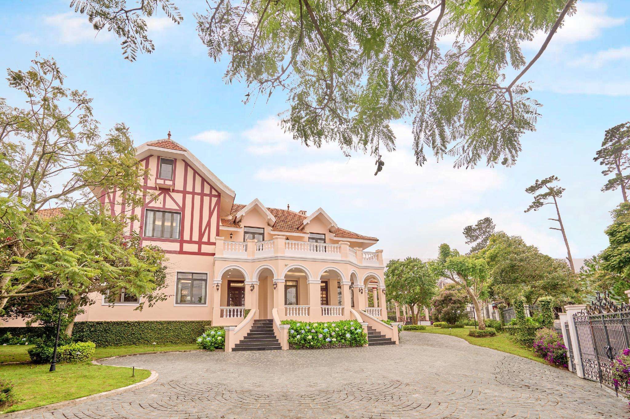 Boutique Villa 22 Biệt Thự Trung Tâm Đà Lạt — 4-Star Luxury Hotel in Da Lat, Vietnam