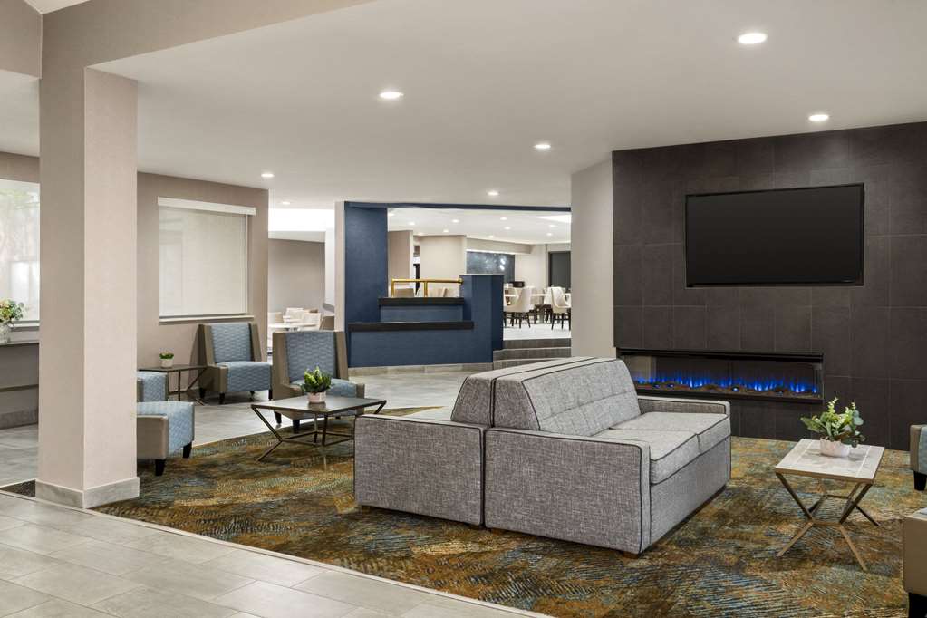 La Quinta Inn & Suites by Wyndham Round Rock North - photo 6