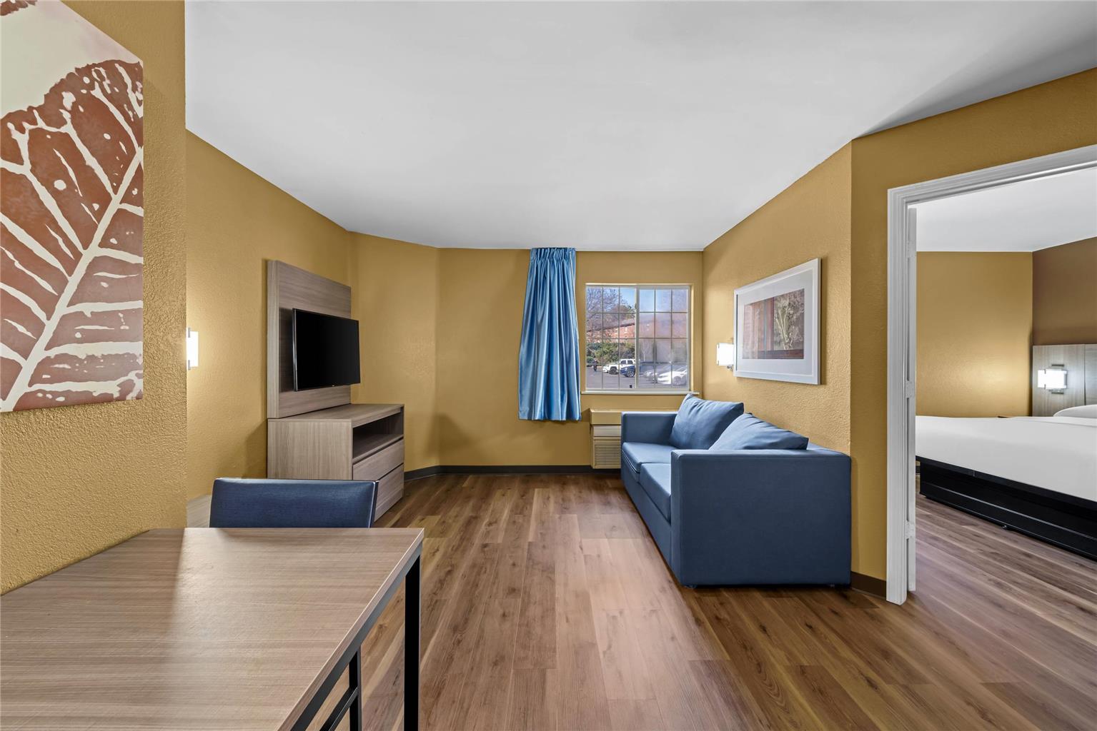 Suburban Studios Charlotte Executive Park - photo 24