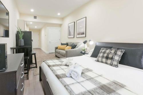 Centrally Located Loft Walk Anywhere Pets OK — 4-Star Luxury Hotel in Boston, United States