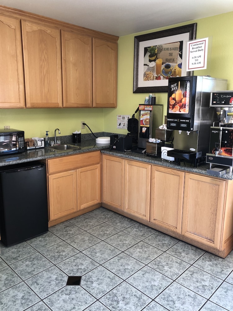 Cloverdale Wine Country Inn & Suites - photo 42