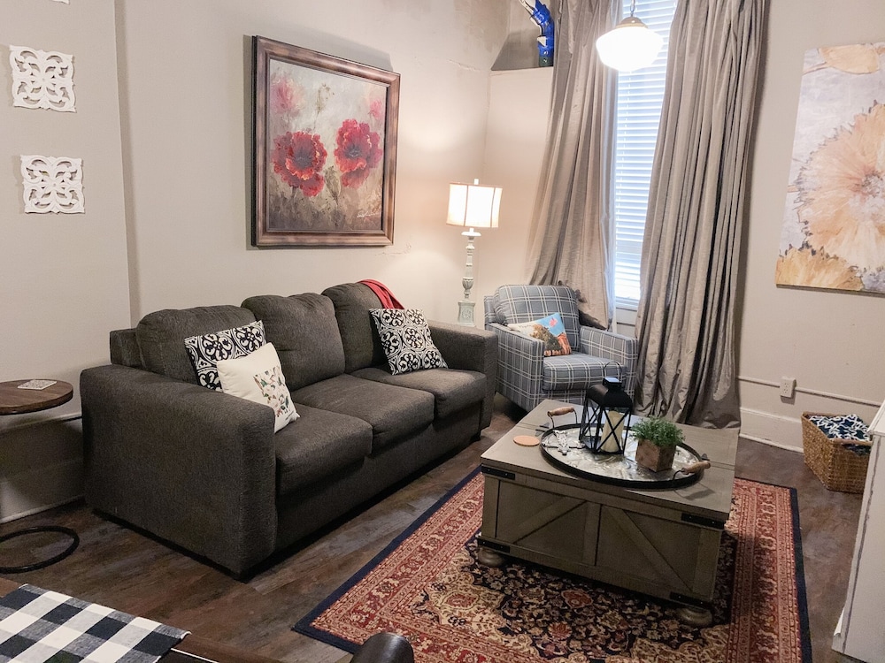 The Loft on the Square Guest Suites - photo 21