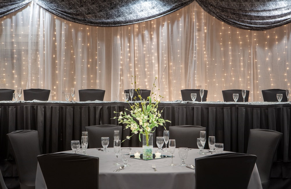 Holiday Inn Hotel & Suites Des Moines Northwest by IHG - photo 42