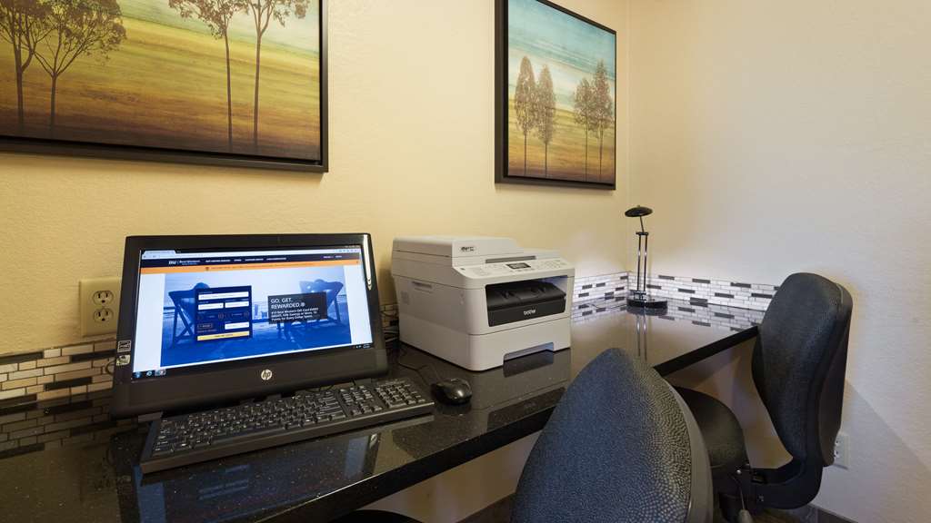 Best Western Plus Altoona Inn - photo 8