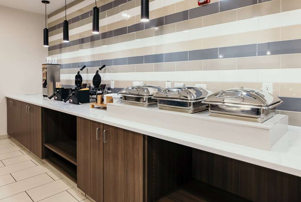 La Quinta Inn & Suites by Wyndham Ankeny IA Des Moines IA - photo 34