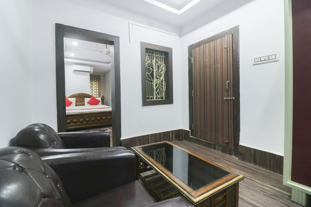 OYO 18658 Hotel Royal Green