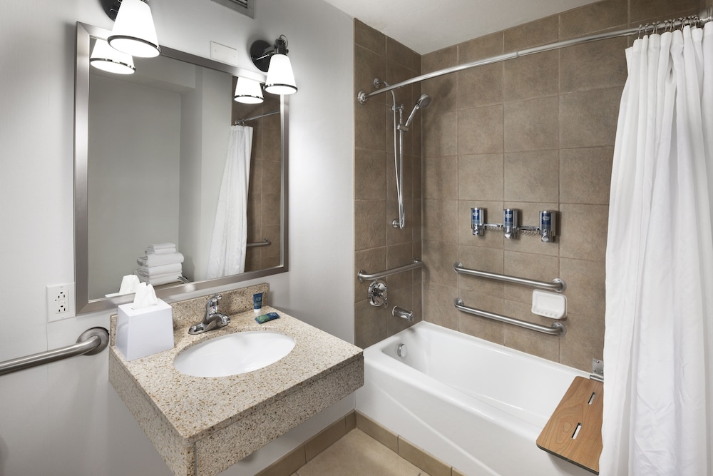 Four Points by Sheraton Kansas City Airport - photo 16
