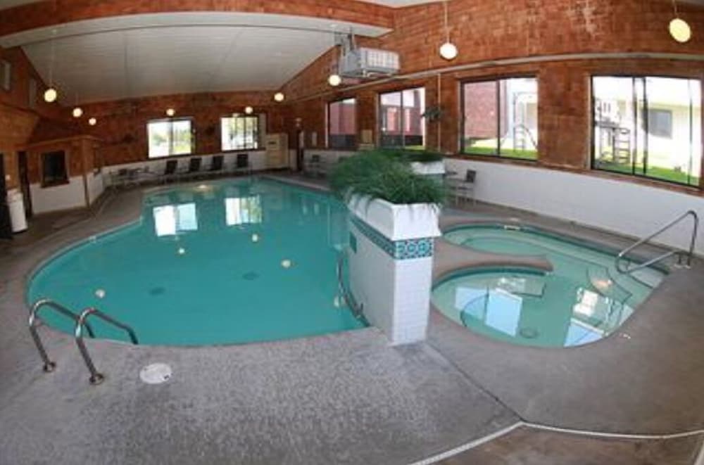 St. Ignace Budget Host Inn - photo 21