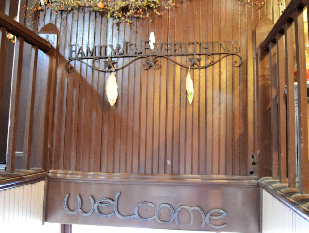 Holly Inn Suites - photo 41
