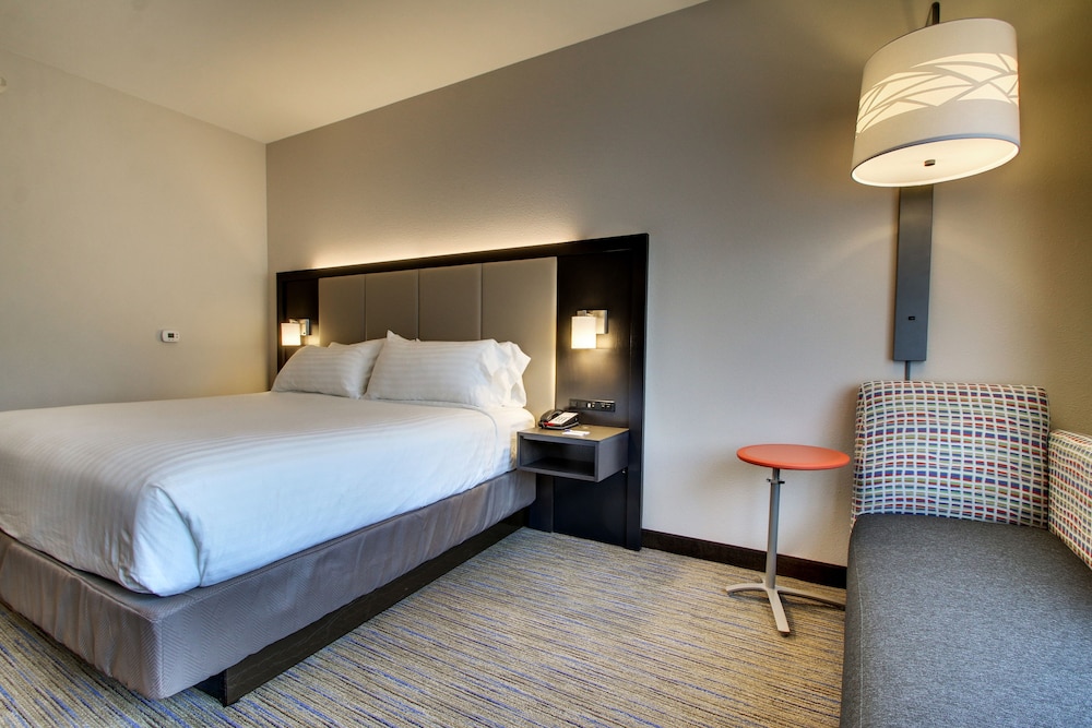 Holiday Inn Express & Suites Summerville by IHG - photo 9