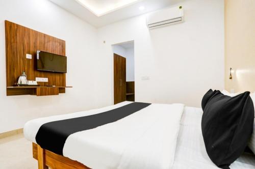 The Grand Blue Hotel in Delhi, India