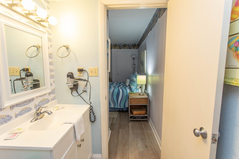 Royal Garden Resort 415 2 Bedroom Condo by RedAwning - photo 23