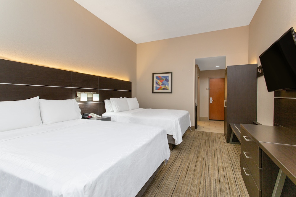 Holiday Inn Express Hotel & Suites Silver Springs Ocala an IHG Hotel - photo 2