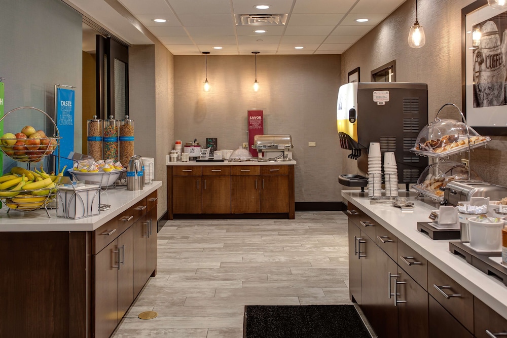 Hampton Inn & Suites Wichita Airport - photo 19