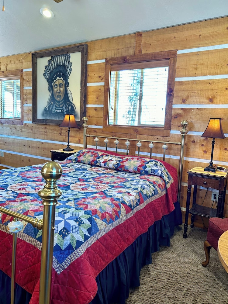 Moore's Old Pine Inn - photo 4