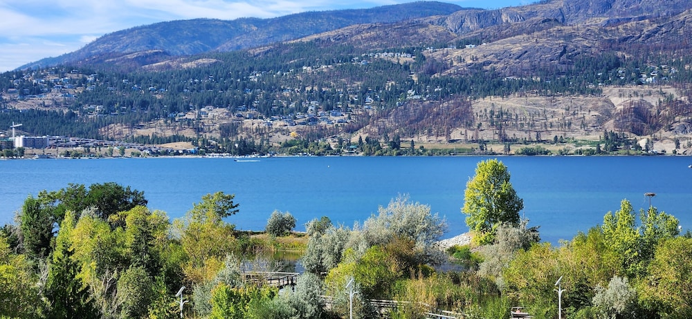 Discovery Bay Resort by DKRA in Kelowna, Canada