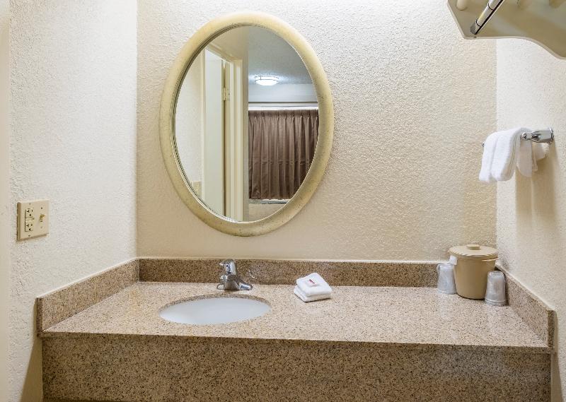 Red Roof Inn Parkersburg - photo 10