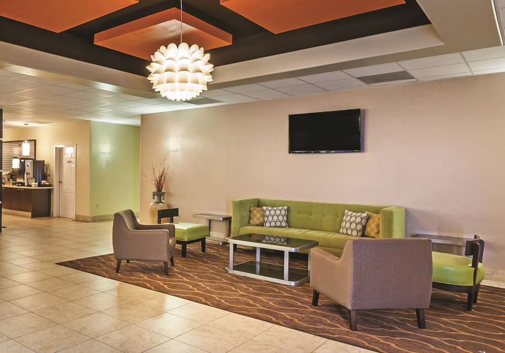 La Quinta Inn & Suites by Wyndham Angleton - photo 6