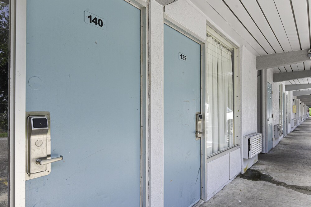Hotel Valdosta Ga I 75 & Us 221 N Hwy - photo 13