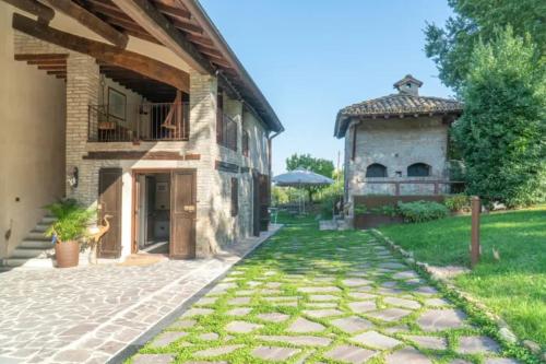 Casale Gambini — 4-Star Luxury Hotel in Quattro Castella, Italy