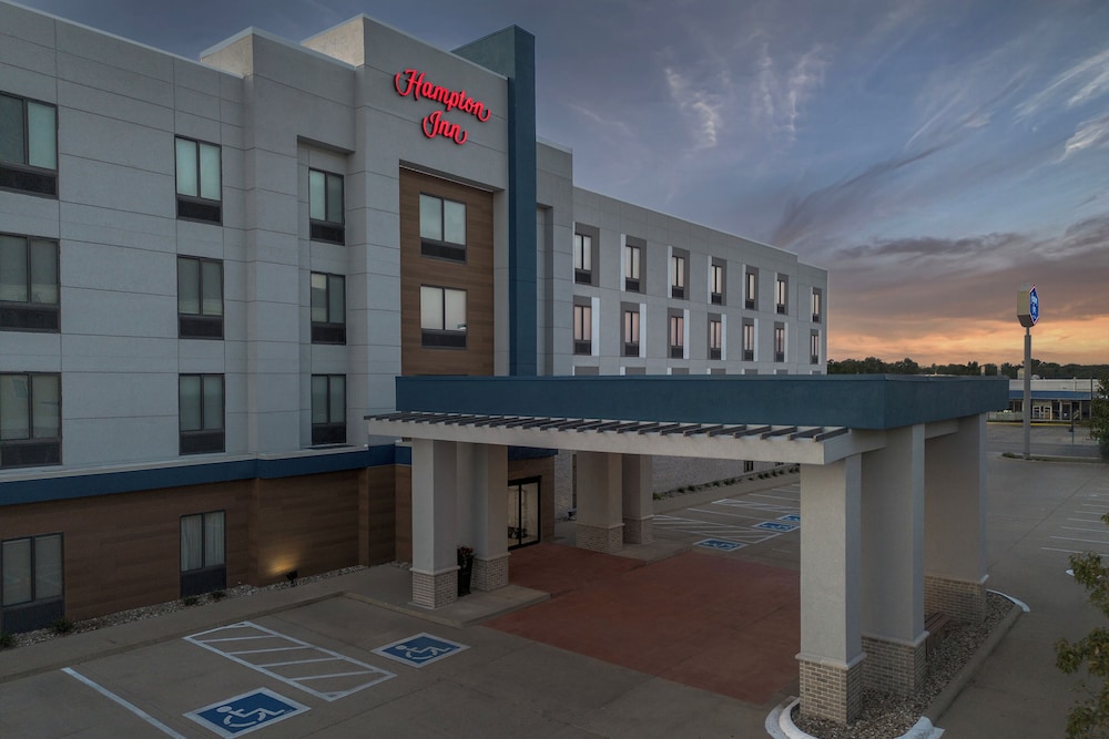 Hampton Inn Waterloo Cedar Valley - photo 48