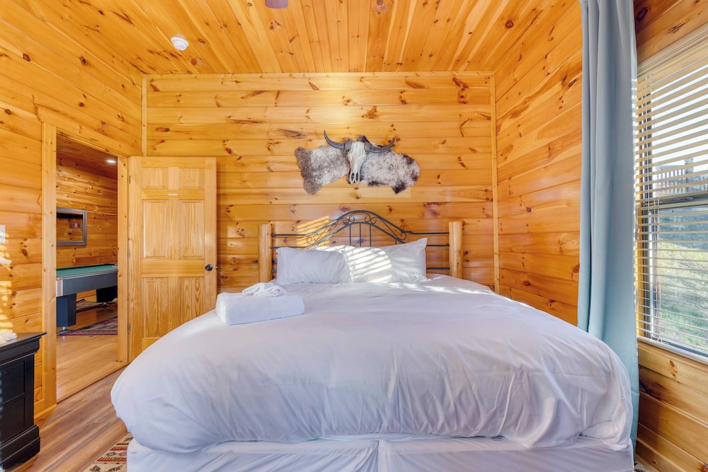 Bear Cove by Avantstay Hot Tub Pool Table - photo 24