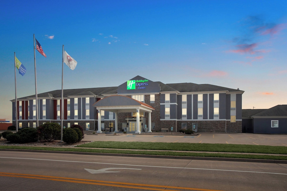 Holiday Inn Express & Suites Bloomington Normal by IHG — hotel in Normal