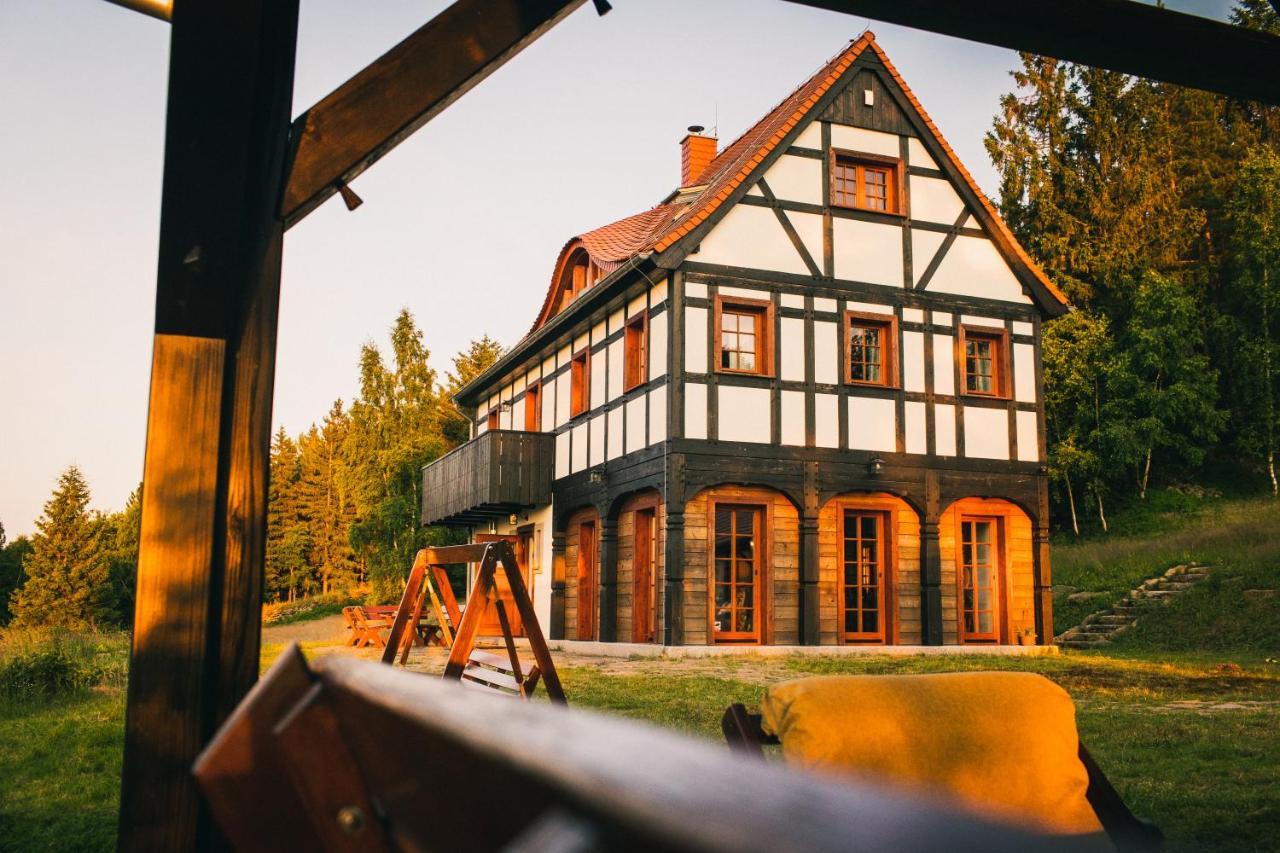 Izerski Horyzont dom z balią w leśnej perspektywie — hotel in Stara Kamienica