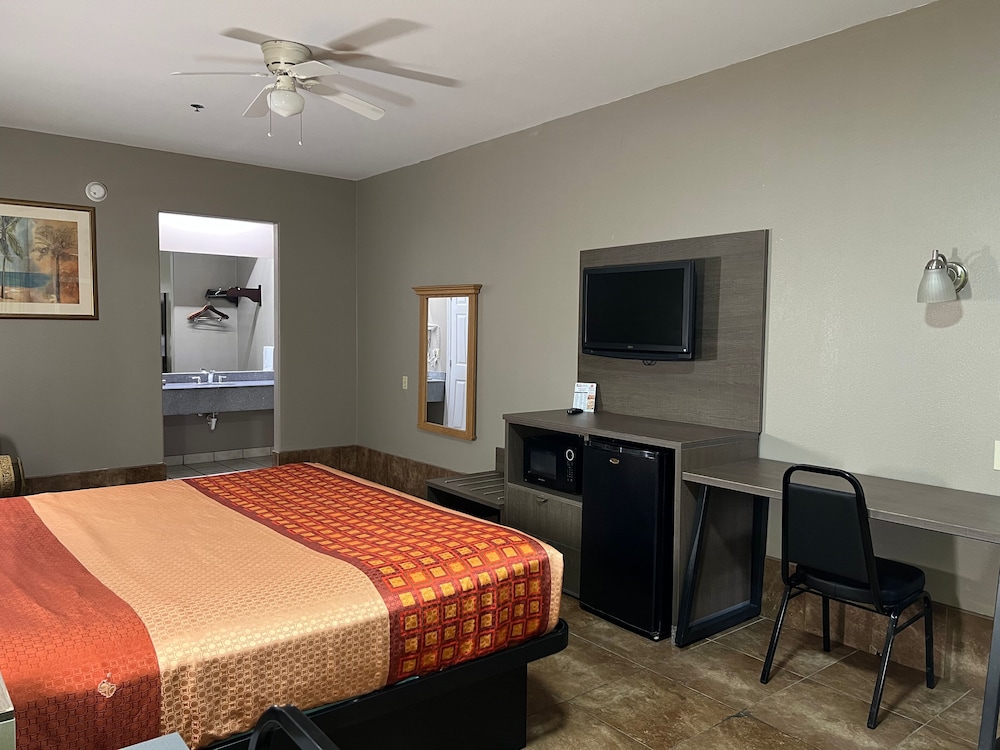 Texas Inn Weslaco - photo 31