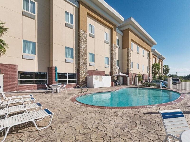 La Quinta Inn & Suites Mathis - photo 7