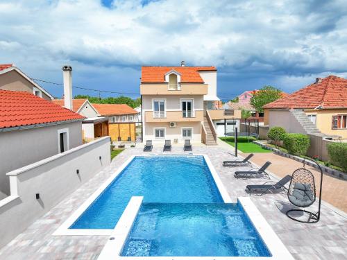 Villa Nada for 10 people with pool & integrated whirlpool — 4-Star Luxury Hotel in Galovac, Croatia