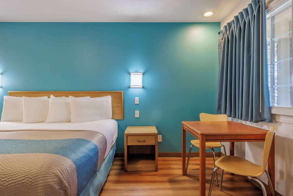 Motel 6 Canby OR - photo 9