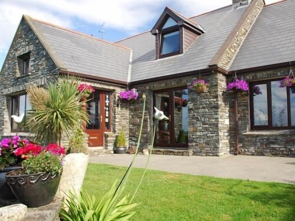 Carbery Cottage Guest Lodge — 4-Star Luxury Hotel in Cork, Republic of Ireland