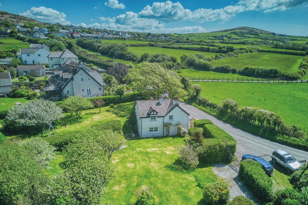 Dollars Cottage 4 Bedroom Cottage Llangennith — 4-Star Luxury Hotel in Swansea, United Kingdom
