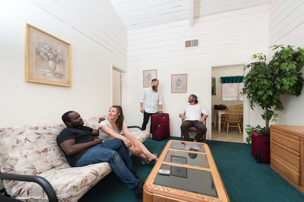 Bridge Bay Lodge at Shasta Lake - photo 5