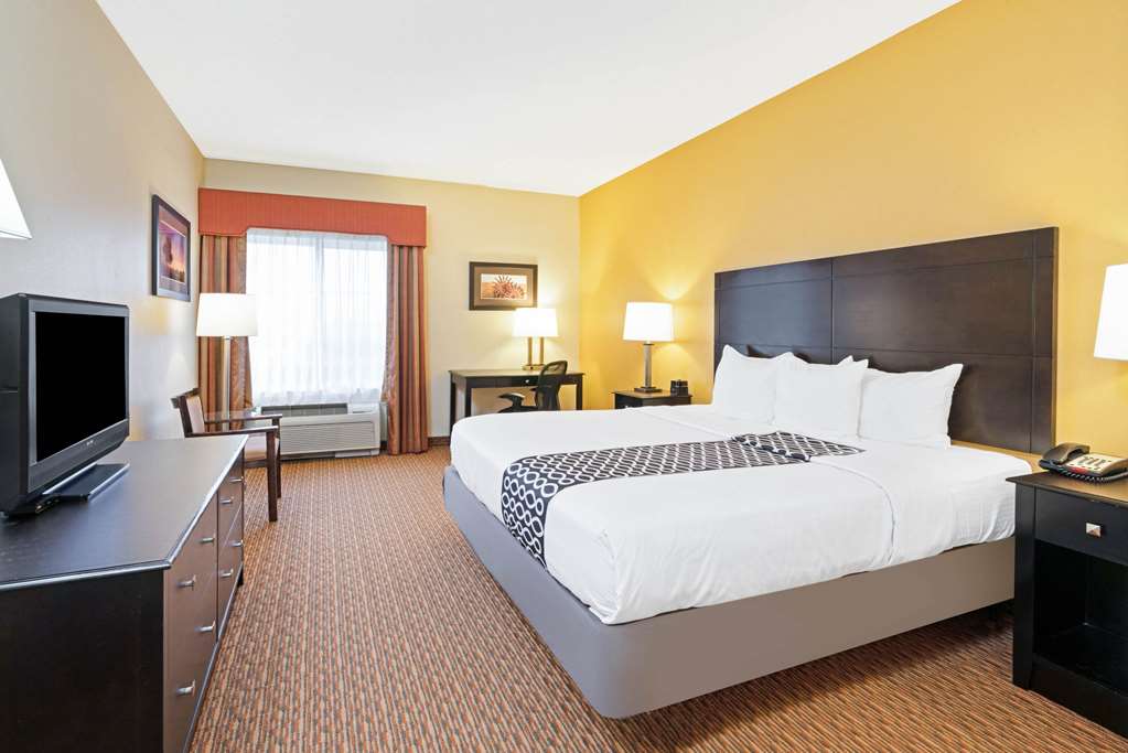 La Quinta Inn & Suites by Wyndham Stillwater University Area - photo 14
