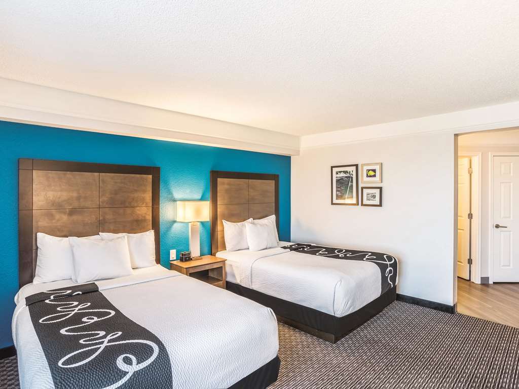 La Quinta Inn & Suites by Wyndham Phoenix Chandler - photo 23