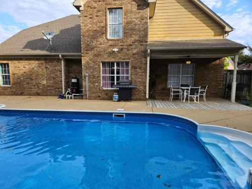 Spacious State Line Private Pool with king Beds — hotel in Olive Branch