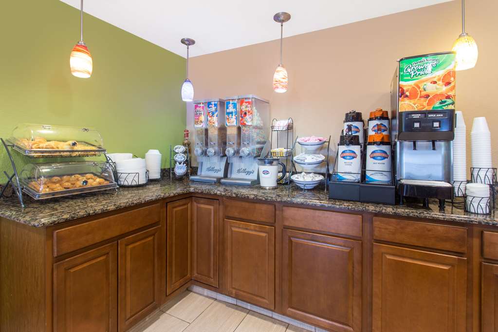 Baymont by Wyndham Waukesha - photo 15