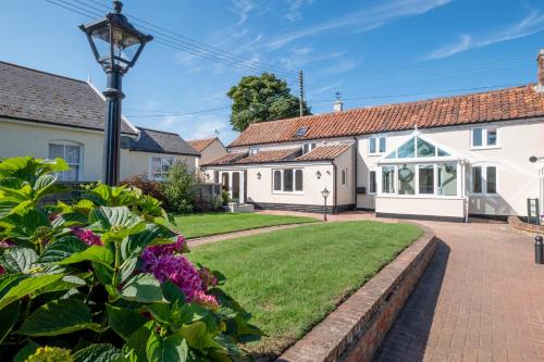 3 Beach Cottages Aldeburgh Coastal Cottages — 4-Star Luxury Hotel in Leiston, United Kingdom
