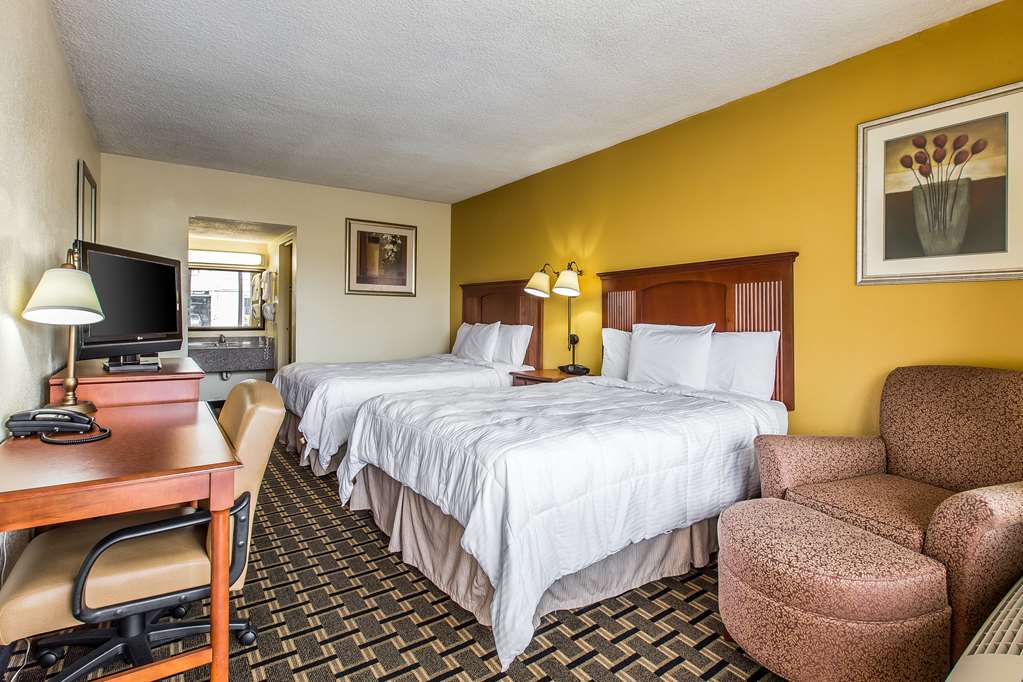 Econo Lodge Byron - photo 9