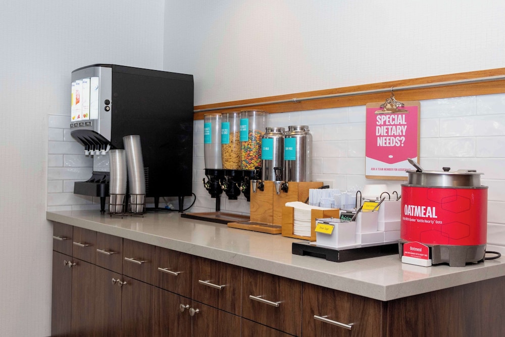 Hampton Inn & Suites Riverton - photo 61