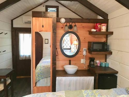 Tiny Home Cottage Near the Smokies #10 Helena - photo 8