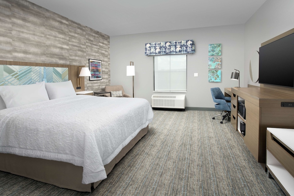Hampton Inn Boston Logan Airport Chelsea - photo 12