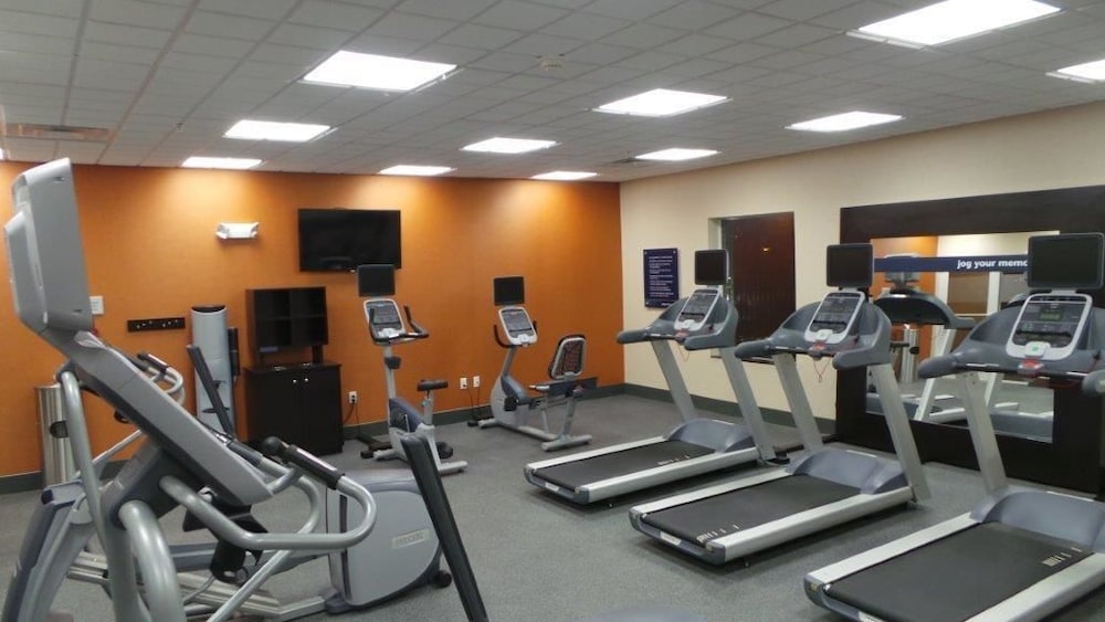 Hampton Inn & Suites Parkersburg Downtown - photo 26