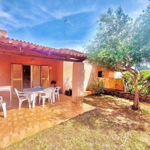 Conchiglia Family Garden Retreat 2BR Near the Sea Wi Fi AC BBQ Pet Friendly in Unknown City, Italy