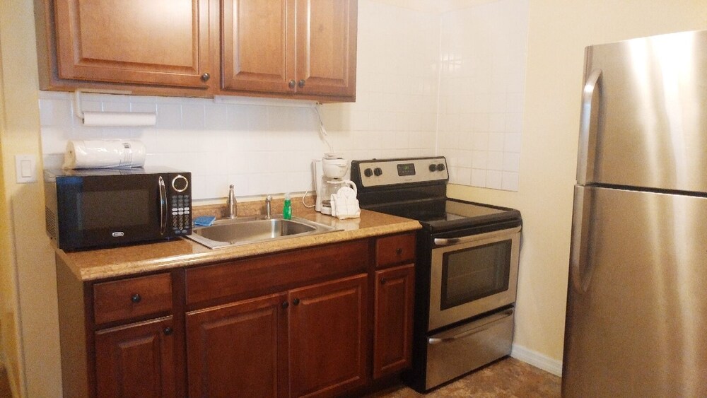 Flamingo Inn Bayside Suites - photo 33
