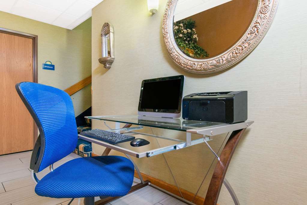 Days Inn & Suites by Wyndham Wichita - photo 16