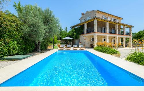 4 Bedroom Cozy Home In Sveti Lovrec — 4-Star Luxury Hotel in Sveti Lovrec Pazenaticki, Croatia